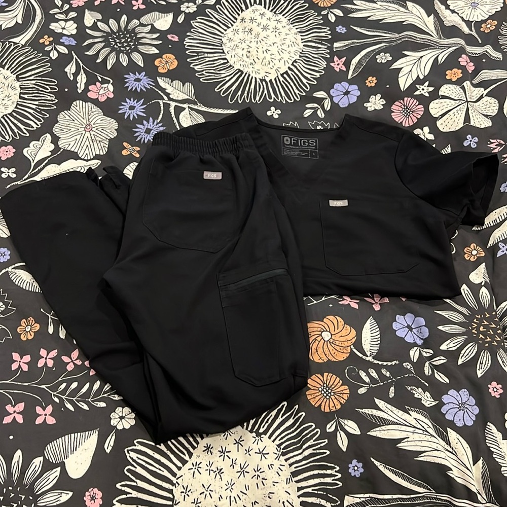 Women’s Figs Black Scrub Set